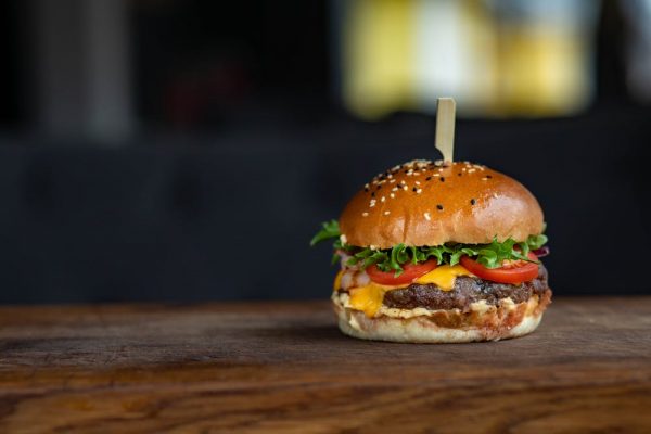Menakjubkan, Burger King Buat Campaign Mengajak Orang Untuk Beli McDonald