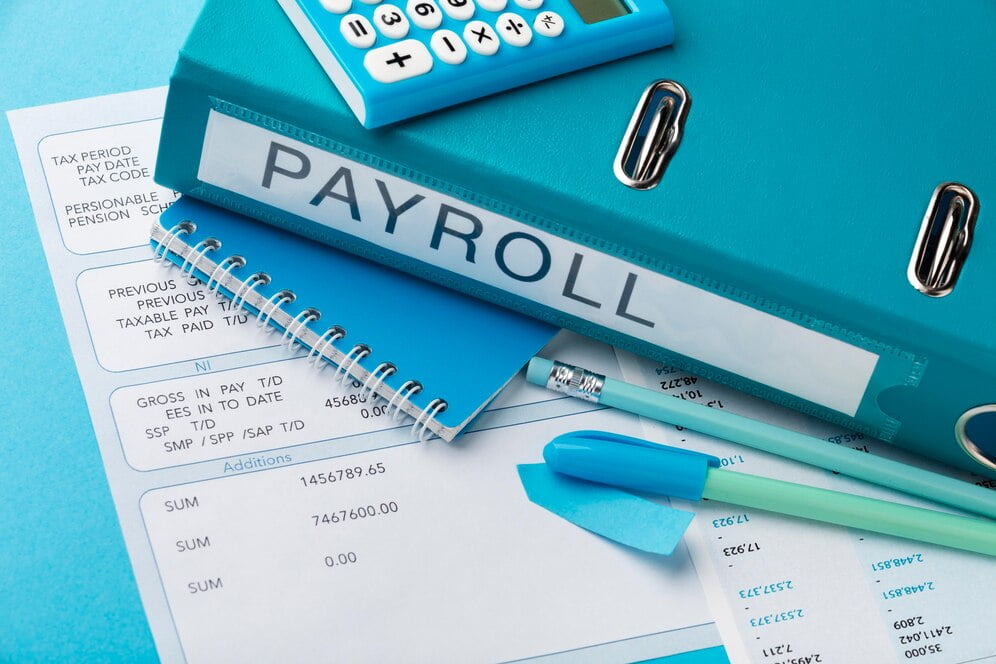 Membayar Payroll Dengan Kartu Kredit, Worth It Atau Tidak?