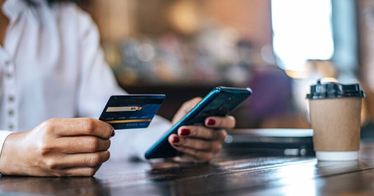 Perbedaan Cara Kerja Chargeback vs. Refund: Wajib Dipahami Pebisnis!