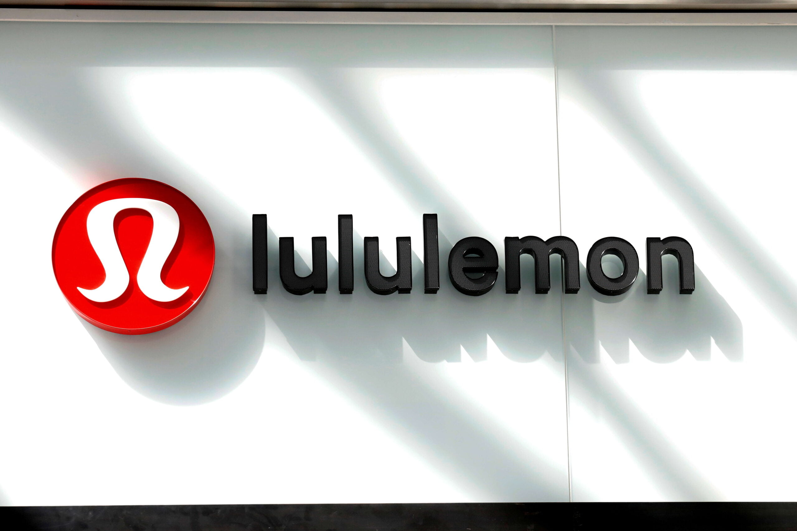 Mengupas Tuntas Strategi Pemasaran “Lifestyle Marketing” yang Dipakai Lululemon