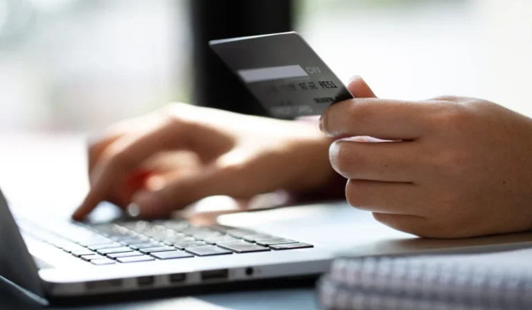 Kini, Bisa Cicil Invoice dengan Kartu Kredit UOB di Paper.id!