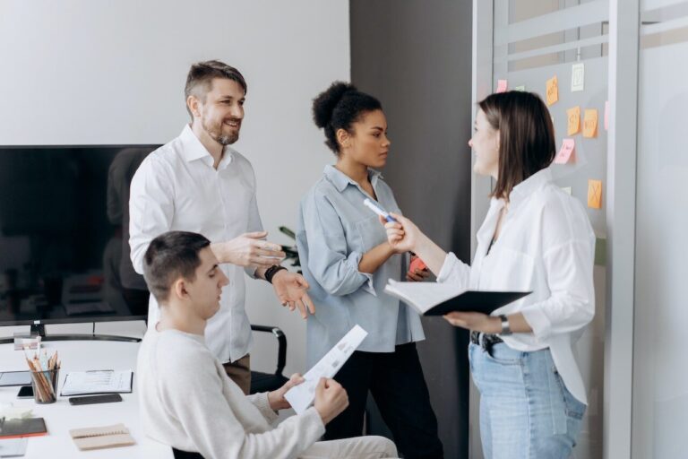 Apa Itu Produsen? Jenis, Tujuan, Peran, dan Contohnya dalam Bisnis