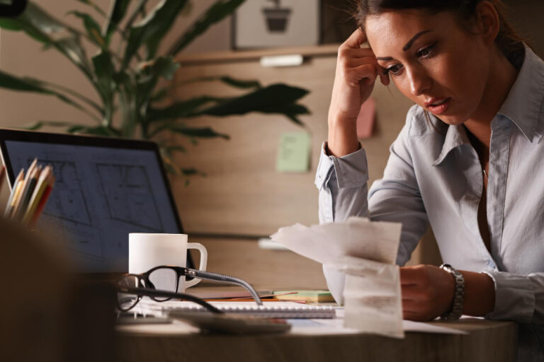 Waspadai Outstanding Invoice: Bisa Buat Bisnis Terhambat